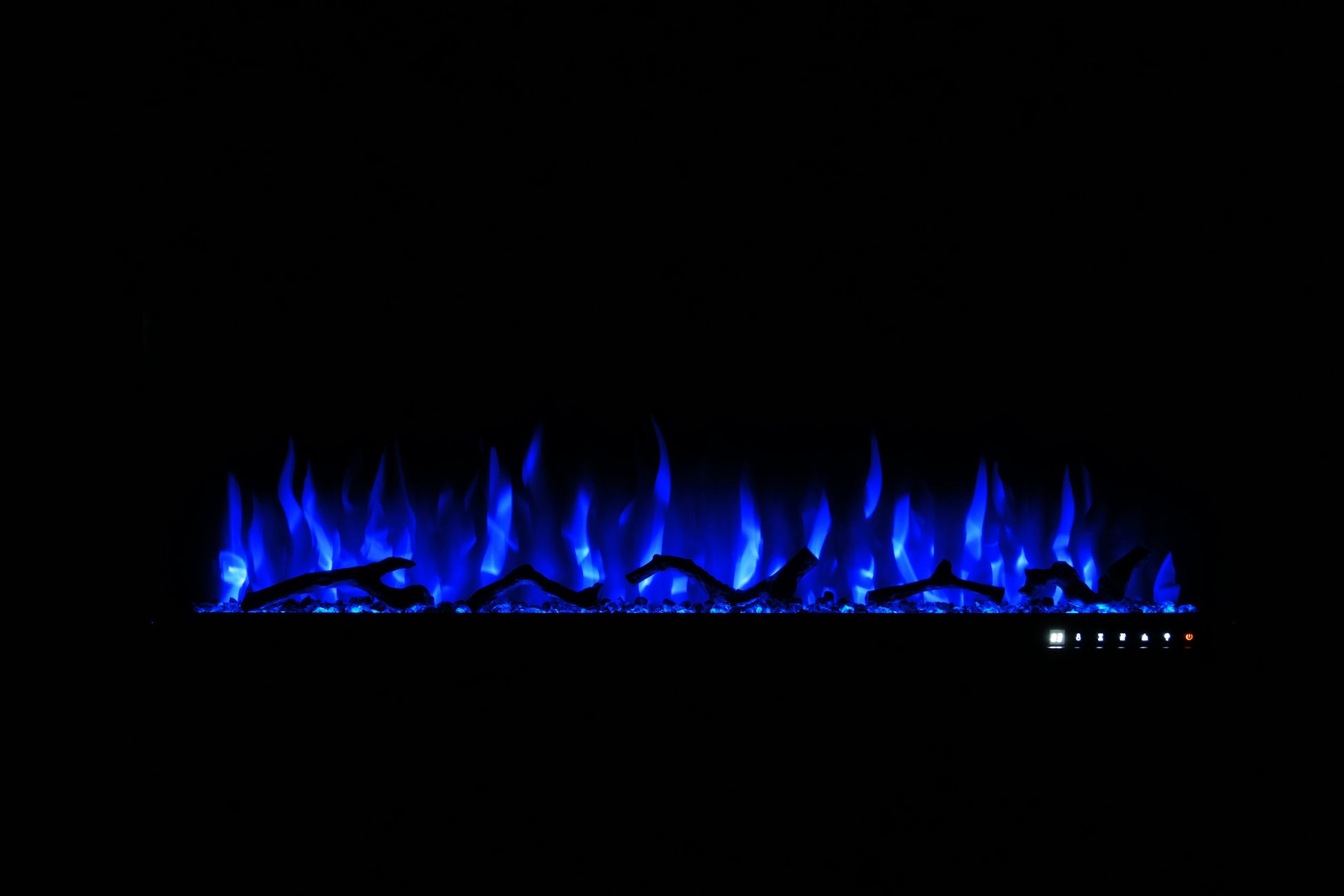 FJORTA Odin 50 inch – LED vlameffect in blauwe kleur, studiofoto zwarte achtergrond